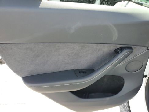 Used 2025 Tesla Model Y Long Range image 10