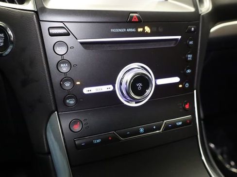 Used 2019 Ford Edge Titanium image 23