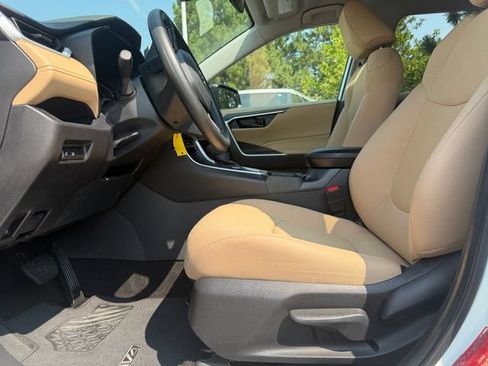 Used 2025 Toyota RAV4 LE AWD/4WD image 13