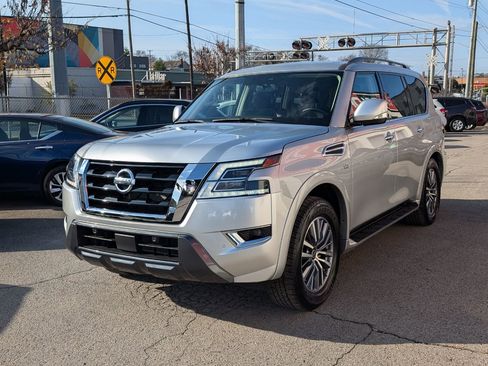 Used 2022 Nissan Armada SV w/ SV Appearance Package RWD image 3