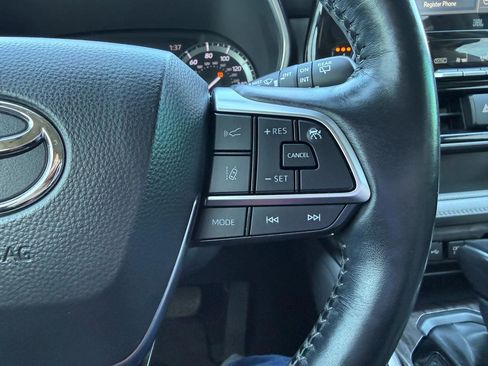 Used 2021 Toyota Highlander Limited image 24