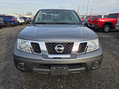 Used 2019 Nissan Frontier SV image 3
