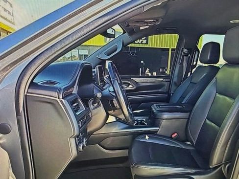 Used 2022 Chevrolet Suburban LT image 3