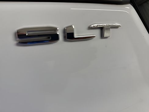 Used 2024 GMC Terrain SLT AWD/4WD image 10