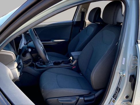 Used 2025 Kia K4 FWD image 8