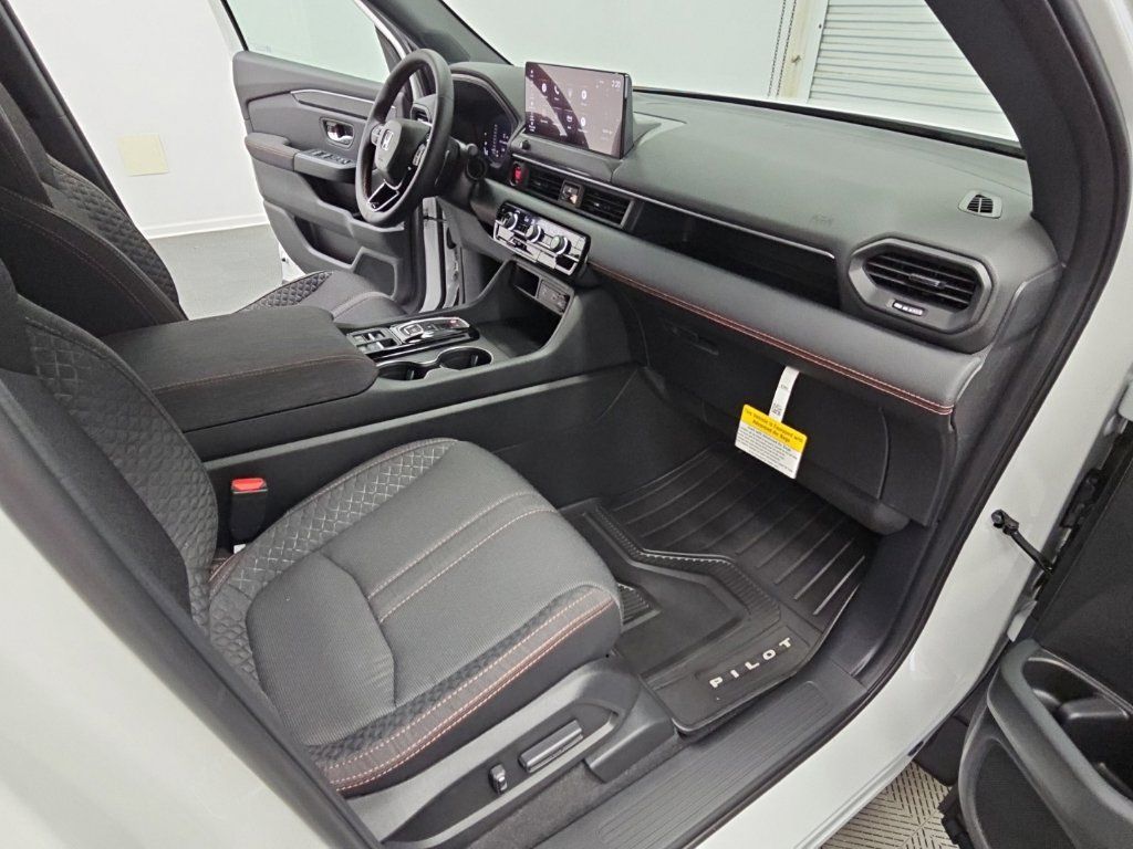 New 2026 Honda Pilot Sport image 38