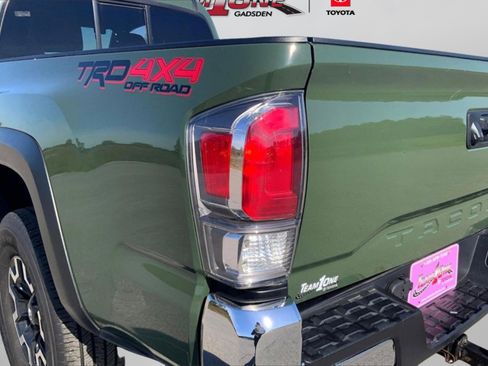 Used 2022 Toyota Tacoma TRD Off-Road image 30