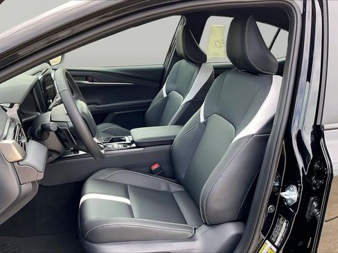New 2026 Toyota Camry SE FWD image 9