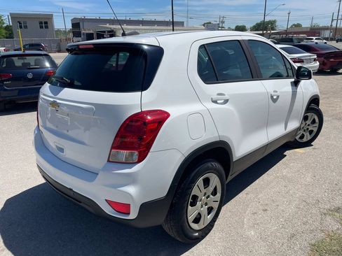 Used 2018 Chevrolet Trax LS FWD image 3