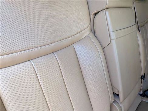 Used 2023 Land Rover Range Rover Long Wheelbase SE image 18