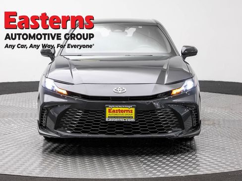 Used 2025 Toyota Camry SE FWD image 2