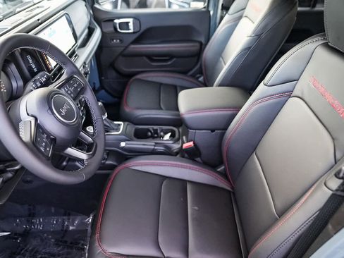 New 2025 Jeep Wrangler Unlimited Rubicon w/ Technology Group image 19