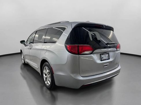 Used 2018 Chrysler Pacifica Limited FWD image 7