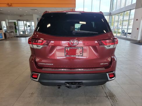 Used 2019 Toyota Highlander AWD V6 image 9