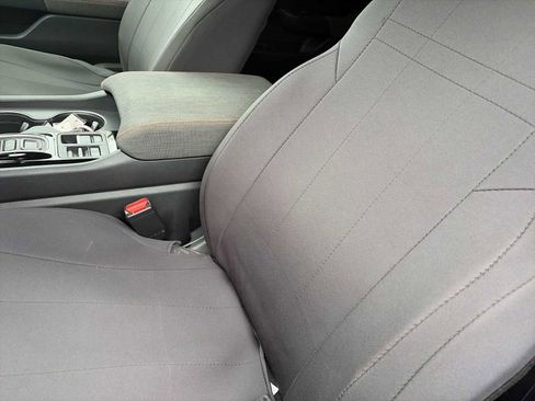 Used 2025 Honda Pilot Sport image 13
