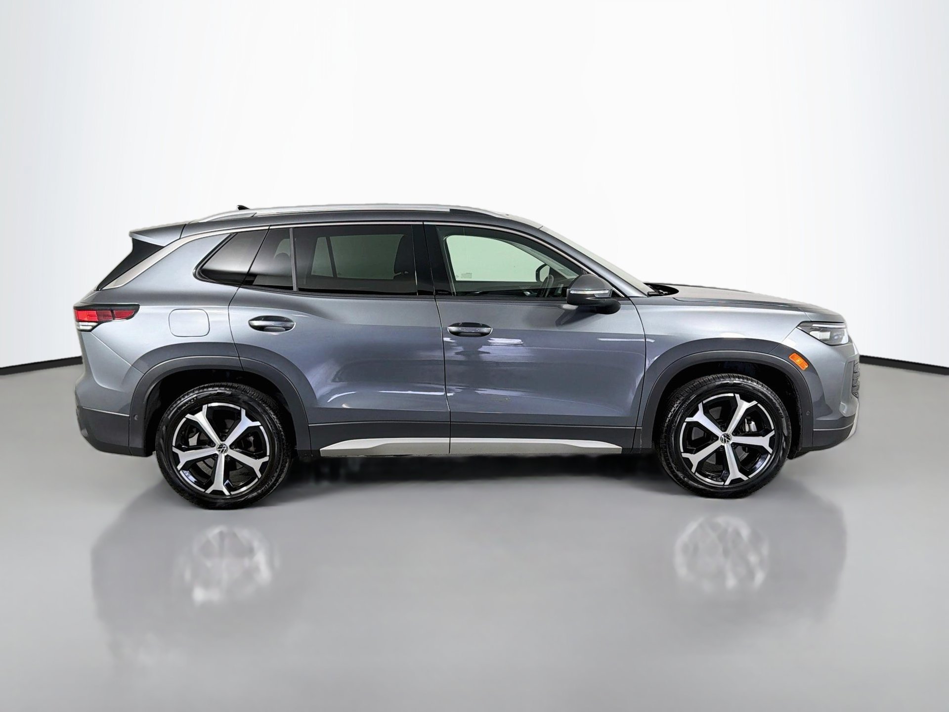 Certified 2026 Volkswagen Tiguan SE AWD/4WD image 4