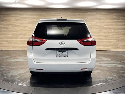 Used 2020 Toyota Sienna L image 16