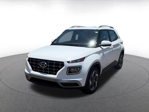 Used 2026 Hyundai Venue SEL FWD image 9