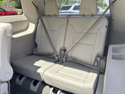 Used 2023 GMC Acadia Denali w/ Denali Ultimate Package FWD image 23