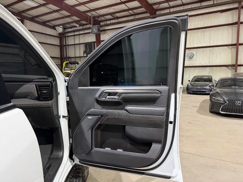 Used 2024 GMC Sierra 2500 AT4 w/ AT4 Preferred Package AWD/4WD image 23