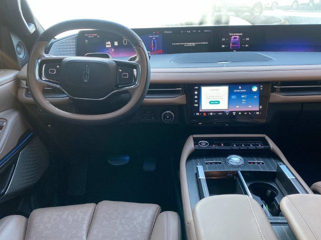 Certified 2025 Lincoln Navigator Black Label AWD/4WD image 8