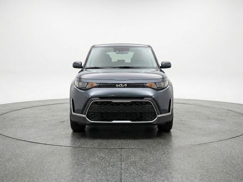 Used 2025 Kia Soul LX w/ LX Technology Package FWD image 2