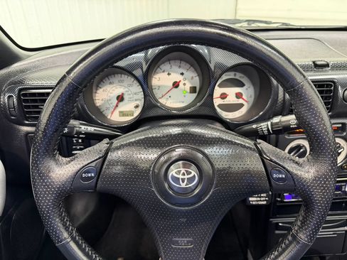 Used 2003 Toyota MR2 w/ Preferred Accessory Pkg RWD image 31