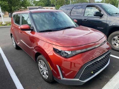 Certified 2023 Kia Soul LX FWD image 2