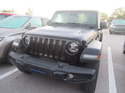 Used 2021 Jeep Wrangler Unlimited Sahara image 2