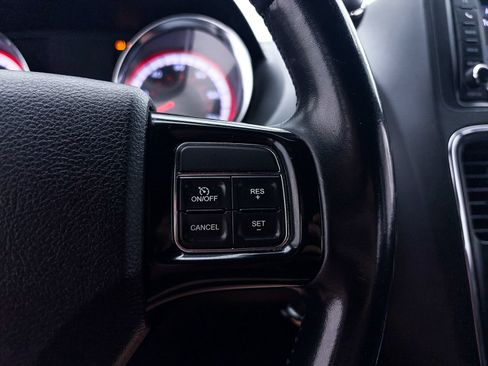 Used 2020 Dodge Grand Caravan SE FWD image 21
