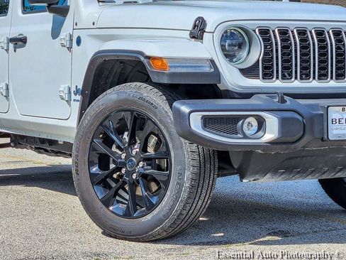 Used 2025 Jeep Wrangler Unlimited Sahara w/ Safety Group AWD/4WD image 5