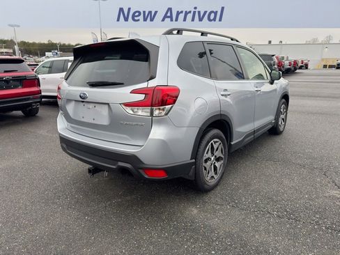 Used 2023 Subaru Forester Premium image 3