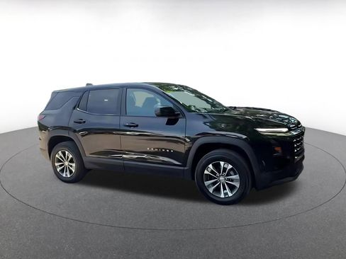 Used 2025 Chevrolet Equinox LT FWD image 2