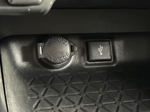 Used 2021 Toyota RAV4 XLE AWD/4WD image 32