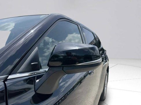 Used 2020 Toyota Highlander L image 11