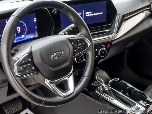 Used 2025 Chevrolet Trax ACTIV w/ Sunroof Package FWD image 15
