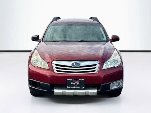 Used 2011 Subaru Outback 2.5i Limited image 2