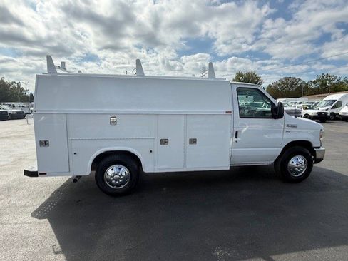 Used 2013 Ford E-350 and Econoline 350 Super Duty w/ Class I Trailer Tow Pkg image 4