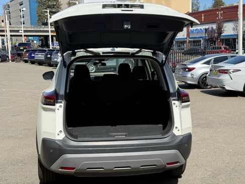 Used 2023 Nissan Rogue SV image 6