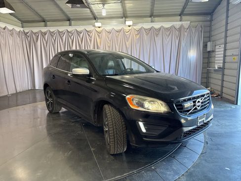Used 2017 Volvo XC60 T6 R-Design w/ Climate Package image 3