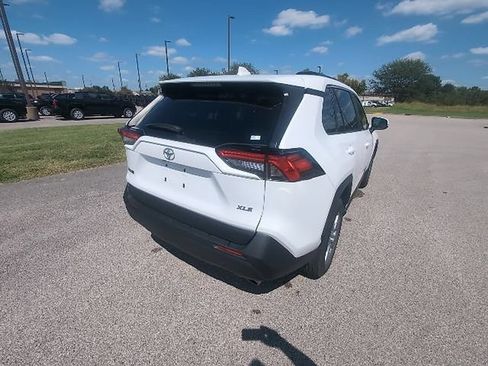Certified 2025 Toyota RAV4 XLE FWD image 5