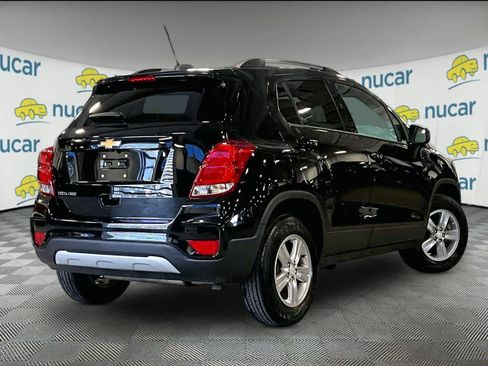 Used 2022 Chevrolet Trax LT w/ LT Convenience Package image 6