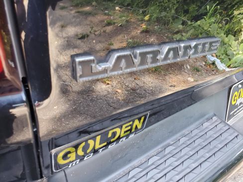 Used 2019 RAM 1500 Laramie AWD/4WD image 12