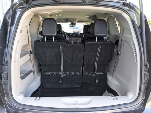 Used 2023 Chrysler Pacifica Touring-L image 30