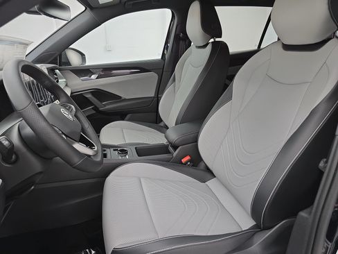 New 2026 Volkswagen Tiguan SE R-Line FWD image 15