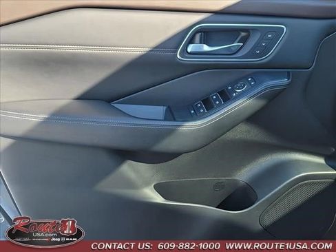 Used 2021 Nissan Rogue SL w/ Premium Package image 10