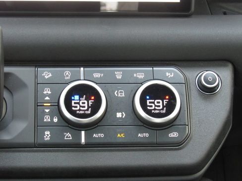 Used 2023 Land Rover Defender 110 X-Dynamic SE AWD/4WD image 32