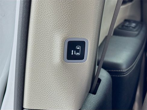 Used 2022 Chrysler Pacifica Limited image 22