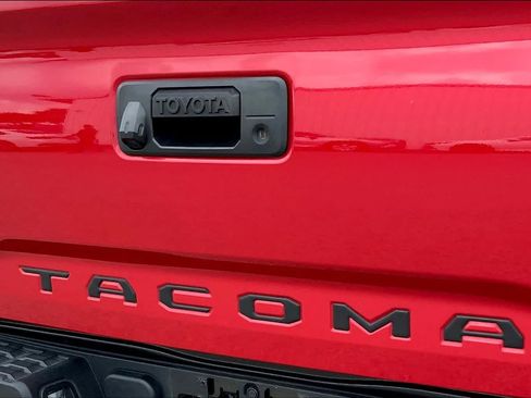 Used 2020 Toyota Tacoma SR w/ SR Convenience Package RWD image 29