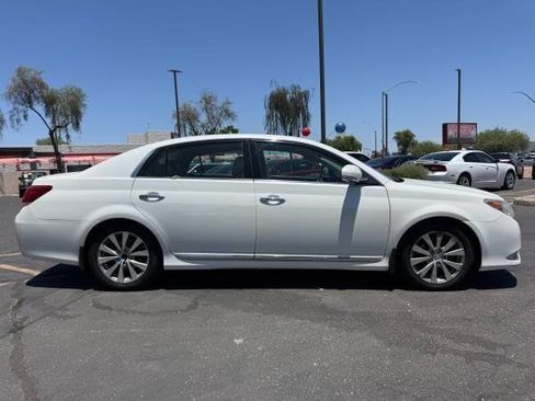 Used 2012 Toyota Avalon Limited FWD image 2
